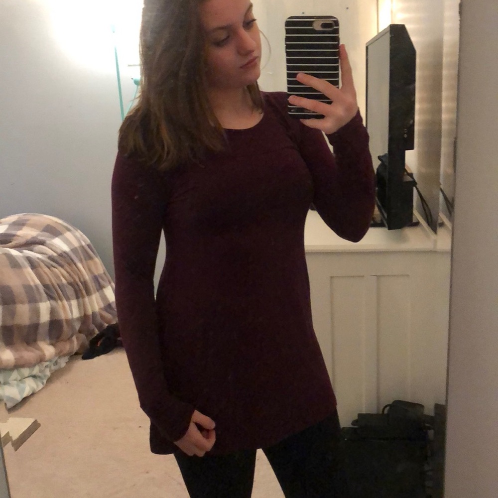 aerie “just add leggings” maroon long sleeve top